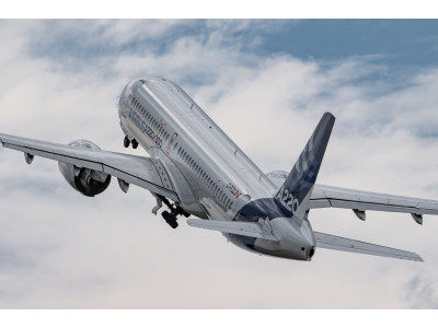 Поставка самолётов Airbus A220 