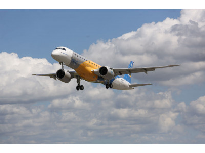 Самолёт Embraer E195 BJet Самолёт Embraer E195 BJet