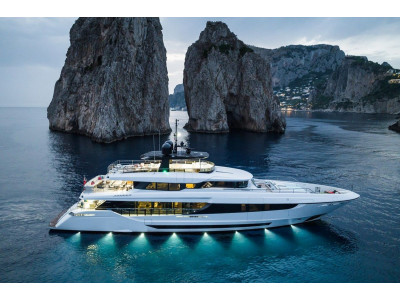 Стальная Яхта Mangusta 43 м